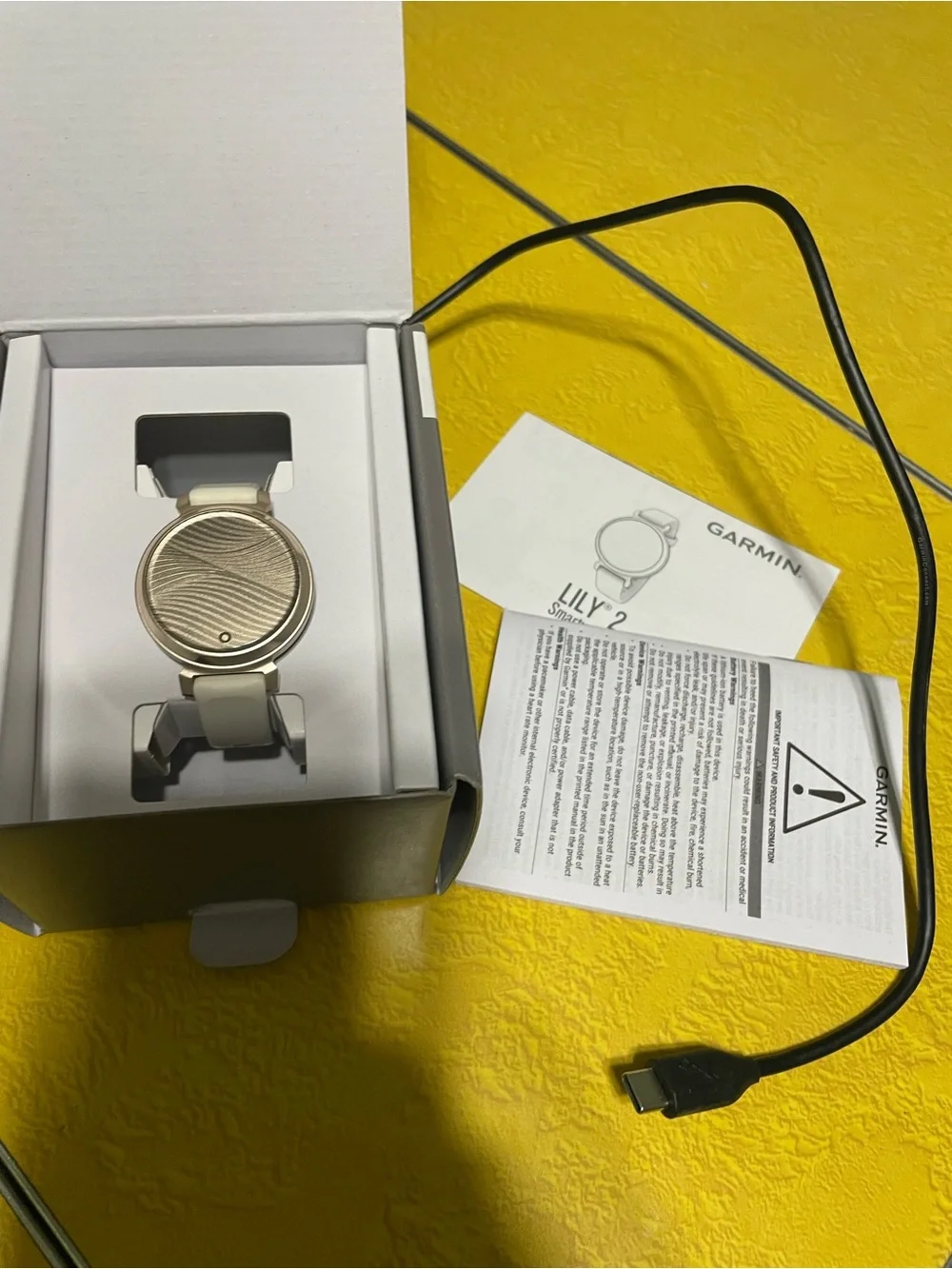 Garmin Lily 2 Smartwatch - Cream and Gold Accent